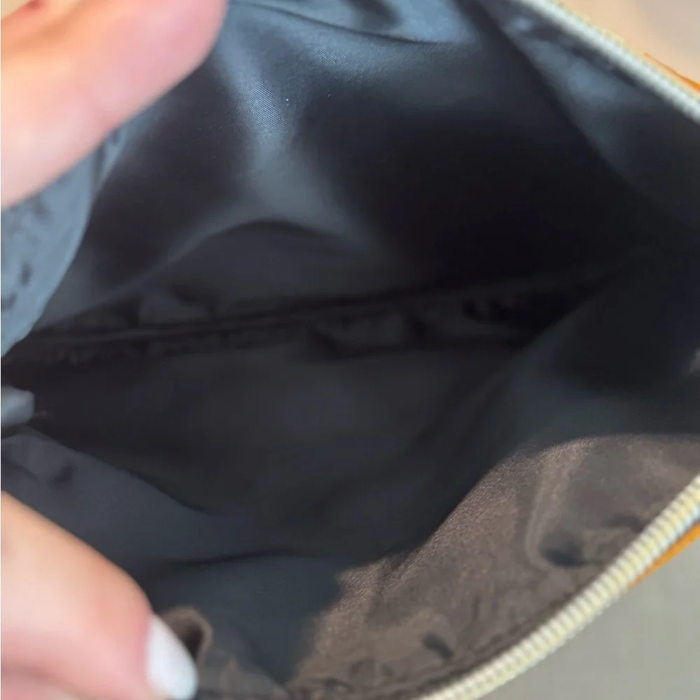 THML Multicolor Leaf Pattern Pouch - Picture 3 of 3